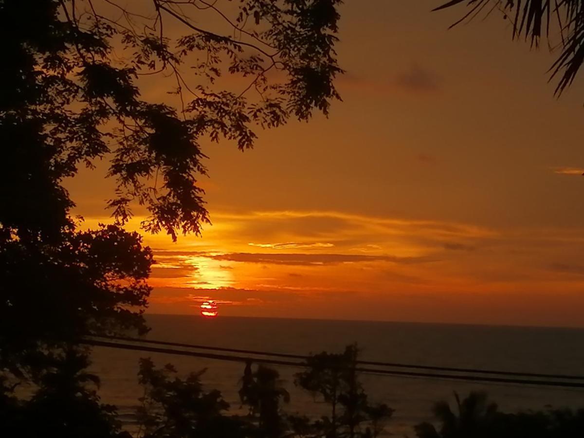 Lazy Republique Hotel Koh Chang Bagian luar foto