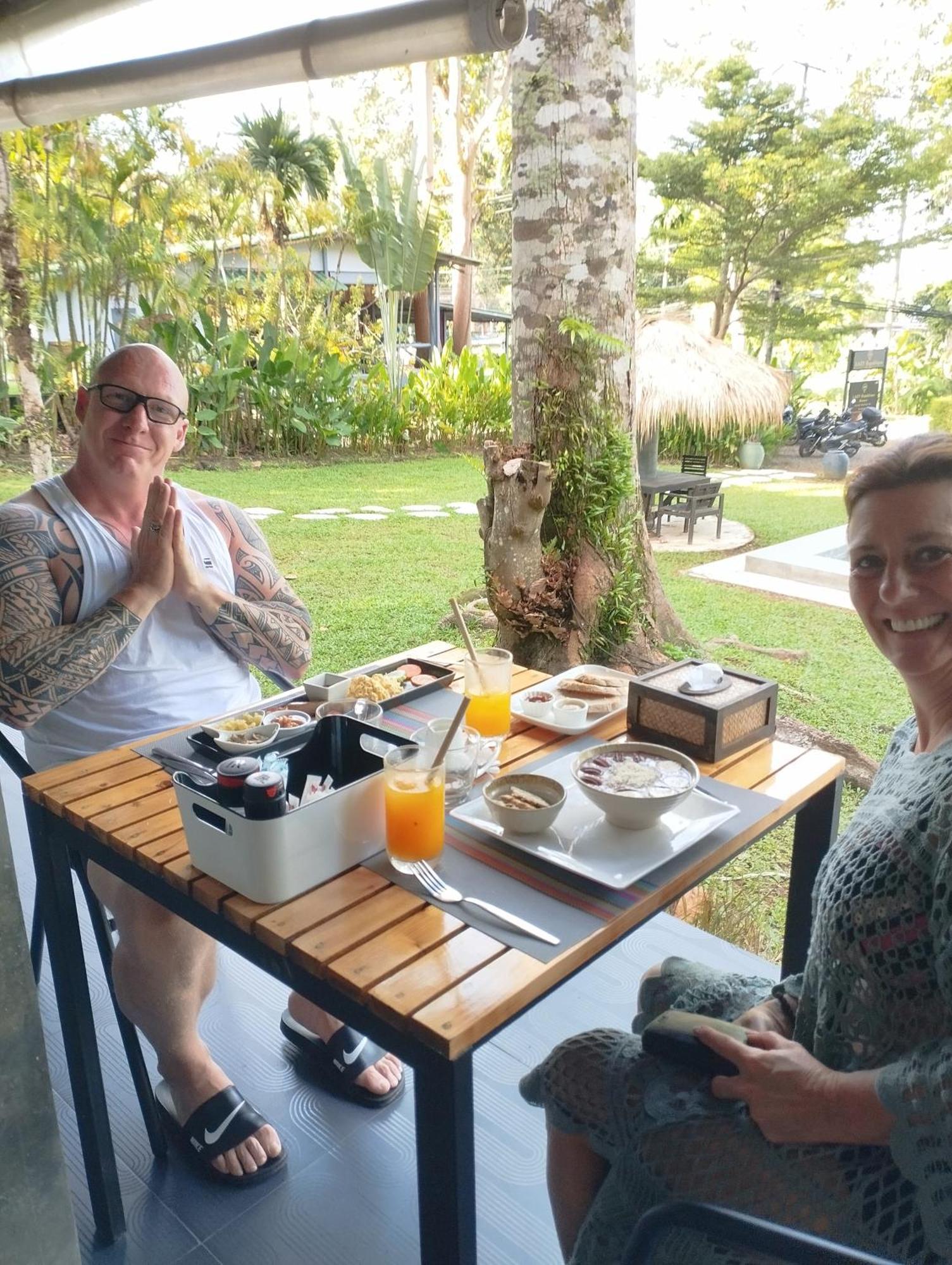 Lazy Republique Hotel Koh Chang Bagian luar foto